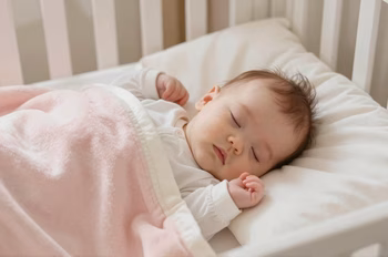 Couverture bebe hiver : laine, polaire ou coton ? Guide complet